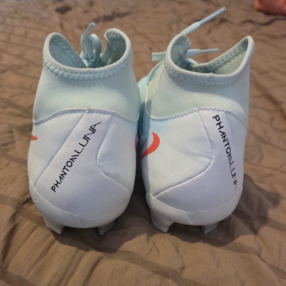 Cleats - Picture 6 of 8